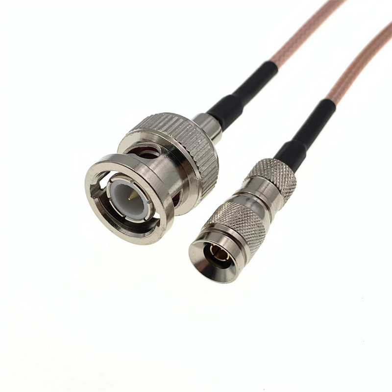 柔軟で頑丈な同軸線帯は 産業用および消費者用電子機器で 信号損失が低く高速なデータ伝送を保証します