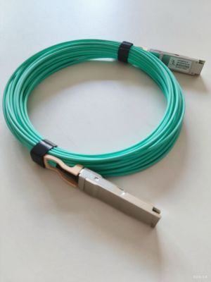ワイヤーハーネスメーカー 低損失信号完全性とEMIシールドを備えたデータセンター用のカスタムケーブルデザインのQSFP-40G高速アセンブリを提供しています